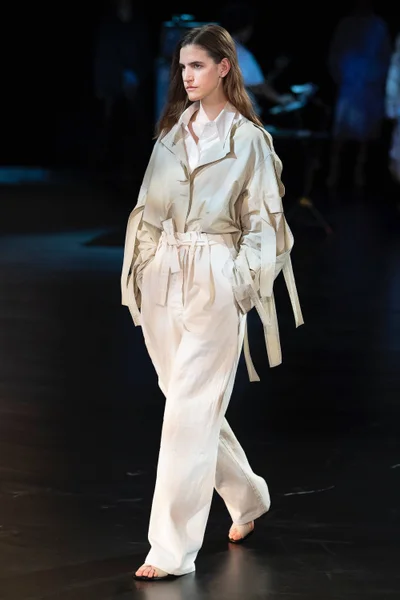 Look 11